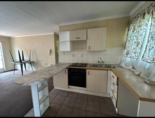 3 BEDROOM APARTMENT FOR SALE IN CASTLEVIEW